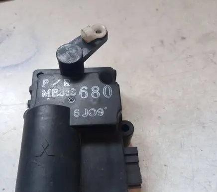 Mitsubishi Galant Air flap motor/actuator MB813680 6J09