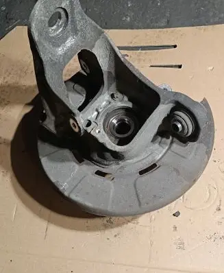 Rear wheel hub spindle/knuckle