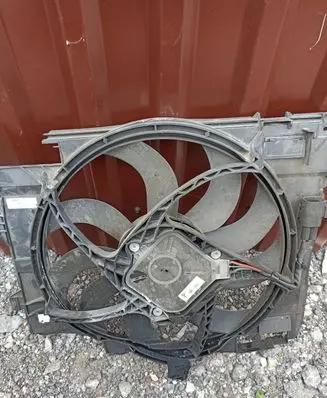 BMW 4 F32 F33 Radiator cooling fan shroud 8625439 15272311 6251742