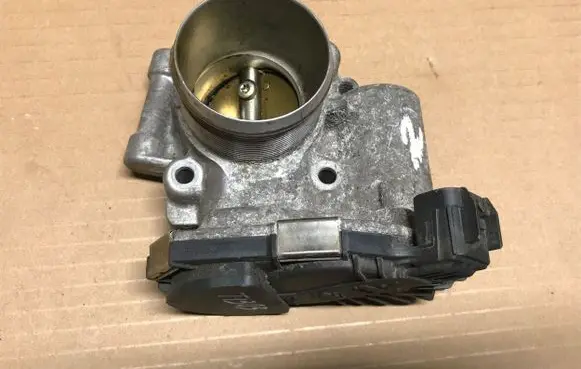 Opel Mokka X Throttle valve 55565489