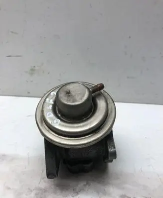 Volkswagen Golf V EGR valve 038129637D
