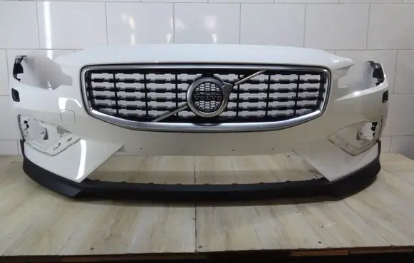 Volvo V60 Front bumper 31690589