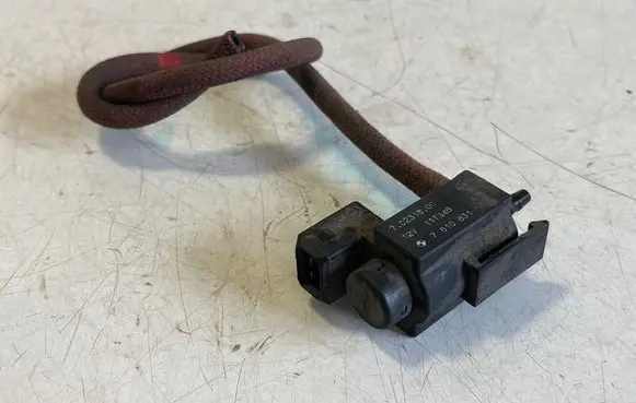 BMW X3 F25 Vacuum valve 70231800