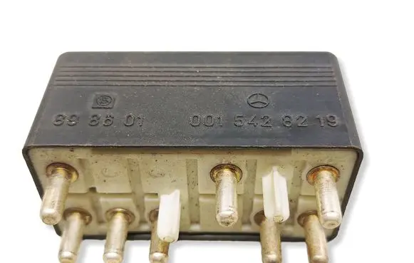Mercedes-Benz S W140 Coolant fan relay 0015428219