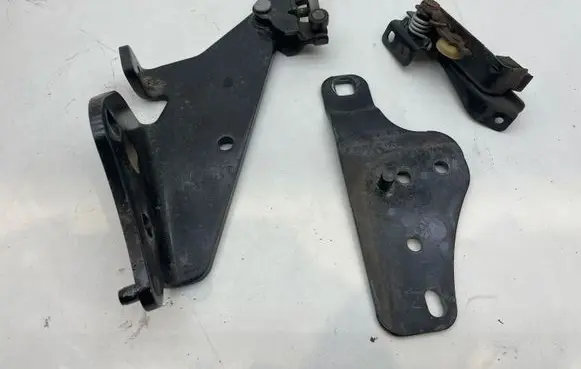 Mercedes-Benz Citan W415 Sliding door upper roller guide/hinge 4977637