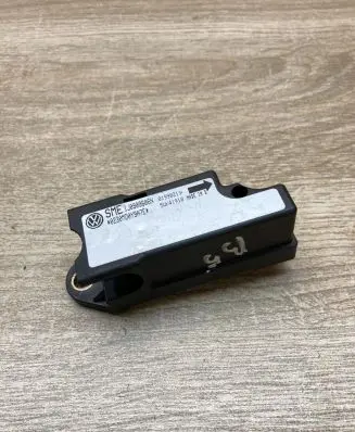 Volkswagen PASSAT B5 Airbag deployment crash/impact sensor IJ0909606N 5WK41910