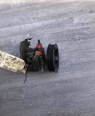 Toyota Avensis T220 Power steering pump