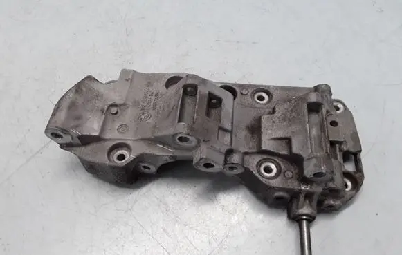 BMW 5 F10 F11 Generator/alternator bracket 
