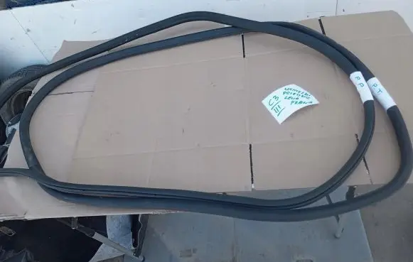 Citroen C3 Front door rubber seal 9813059580