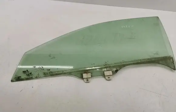 Honda Accord Front door window glass four-door