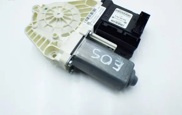 Volkswagen Eos Front door window regulator motor 1Q0959702H 5K0959792A