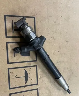 Toyota Land Cruiser (J200) Fuel injector 2367051030 02K17928