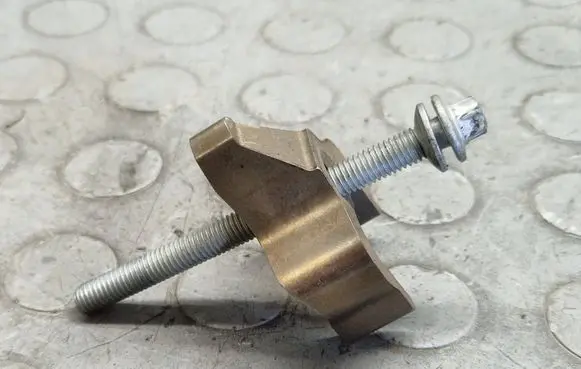 BMW X3 F25 Fuel Injector clamp holder 7809798