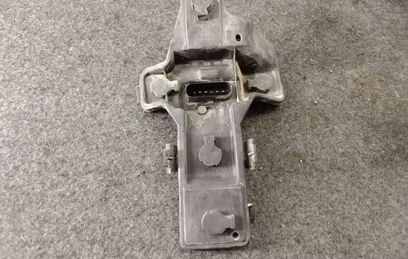 Volkswagen Touran I Tail light bulb cover holder 1T0945258A 158688