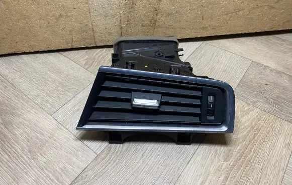BMW 5 GT F07 Dash center air vent grill 07564005