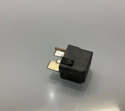Mercedes-Benz E W211 Other relay A0025422619 4RA00779307 0025422619