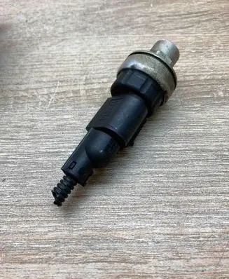 Volkswagen Golf IV Air conditioning (A/C) pressure sensor 1J0973703 WITHPLUG