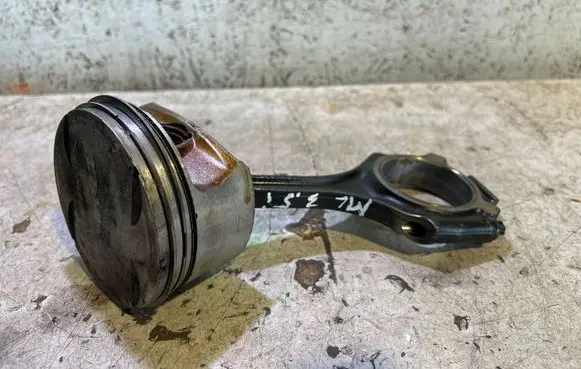 Mercedes-Benz ML W164 Piston with connecting rod 