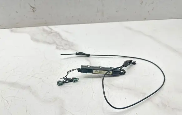 Skoda Superb B6 (3T) Aerial antenna amplifier 3T0035577C 284101307