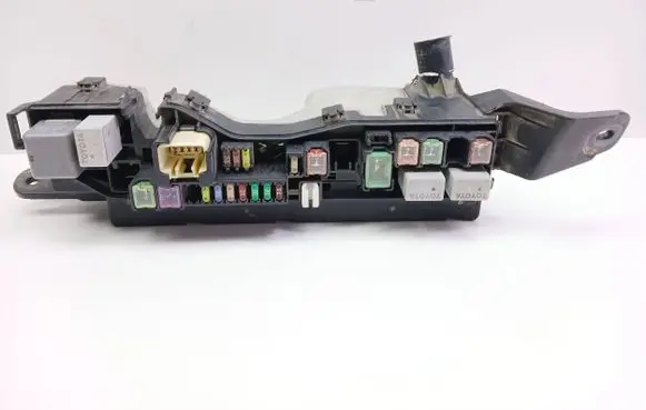 Toyota Avensis T250 Fuse module