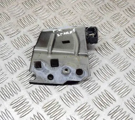 Fender mounting bracket