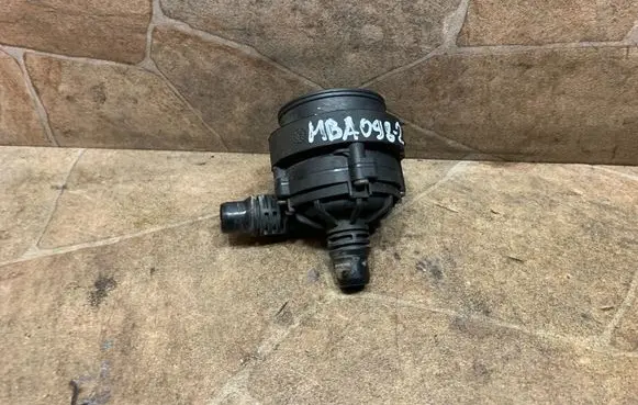 BMW 3 G20 G21 Electric auxiliary coolant/water pump 8840614
