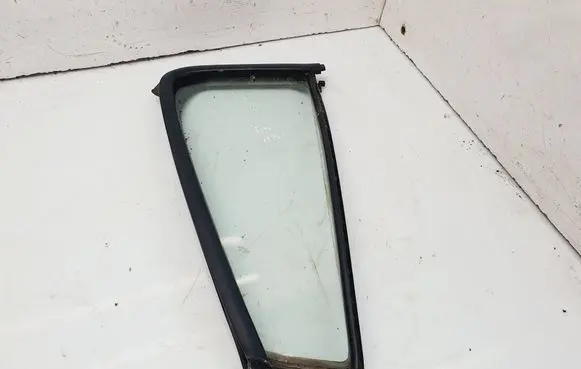 Daihatsu Sirion Rear vent window glass M213SAS2 DOT20 43R00122