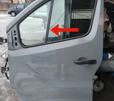 Opel Vivaro Front door coupe window/glass frame 