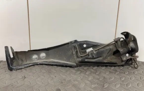 Audi A6 S6 C4 4A Radiator mount bracket 4A0805808