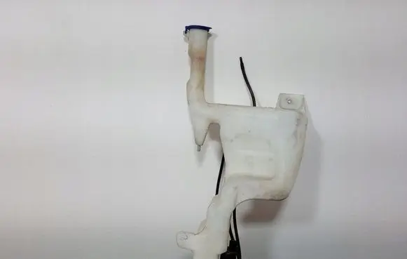 Ford Fiesta Windshield washer fluid reservoir/tank 8A6117B613AE