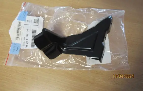 BMW 5 E60 E61 Front splash guards bracket 41217111177