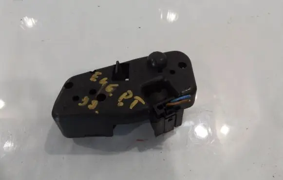 BMW 3 E46 Tail light bulb cover holder