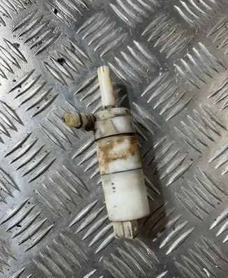 KIA Sorento Headlight washer pump 