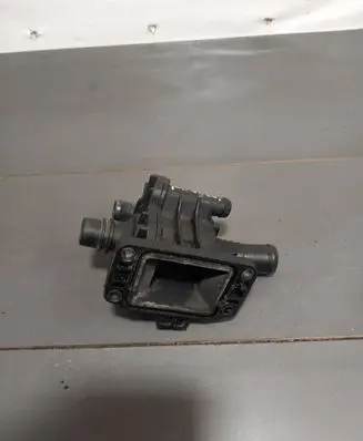 Volkswagen Touran I Thermostat/thermostat housing 9647767180