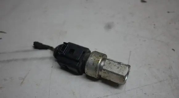 Volkswagen Tiguan Air conditioning (A/C) pressure sensor 1K0959126D