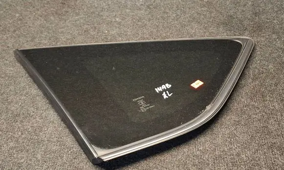 Toyota RAV 4 (XA40) Rear side window 43R005844 DOT23 NSGM31Q8