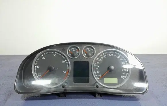 Volkswagen PASSAT B5.5 Speedometer (instrument cluster) 3B0920847E