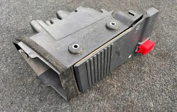 Volvo XC90 Battery box tray 31479621