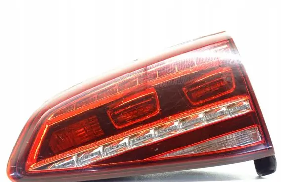 Volkswagen Golf VII Tailgate rear/tail lights 5G0945308G