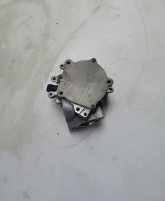 Volkswagen Golf VII Vacuum pump 06L145100A
