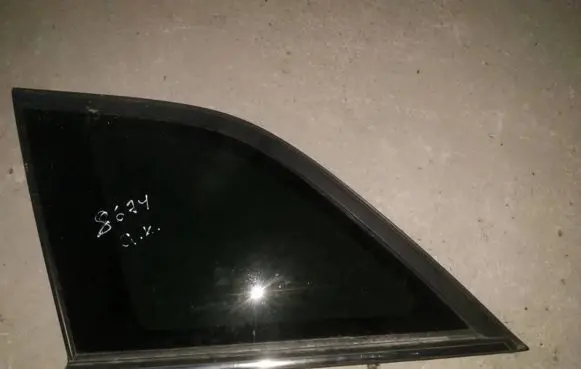 Chrysler Pacifica Rear side window