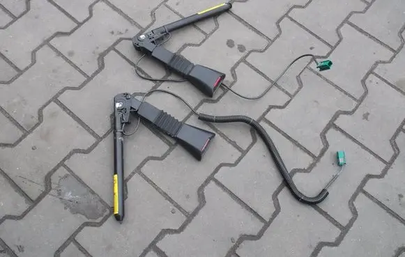 Opel Tigra B Front seatbelt PASYBEZPIECZESTWA