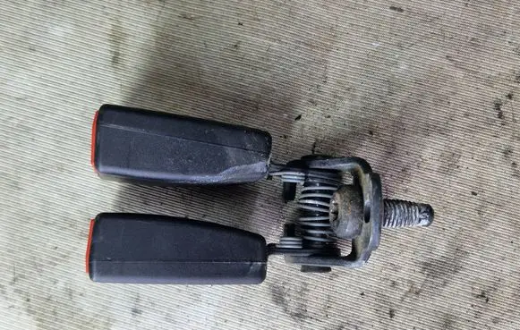 Ford Kuga I Rear seatbelt buckle 4M51A613K21 XC51716 33031805