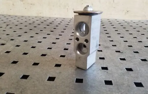 Toyota RAV 4 (XA20) Air conditioning (A/C) expansion valve 