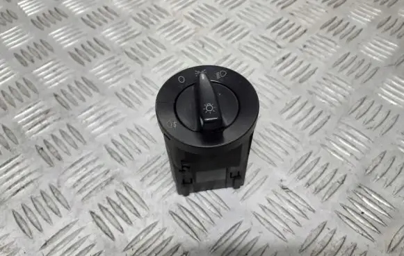 Volkswagen Golf IV Light switch 1C0941531