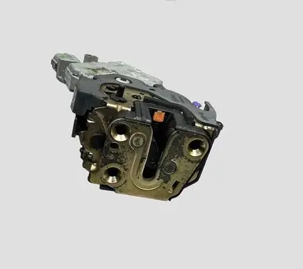 Nissan X-Trail T30 Rear door lock 825528H710