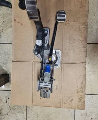 Ford Focus Brake pedal JX612D094ED
