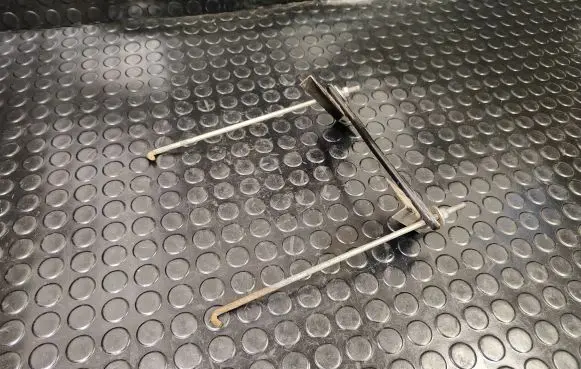 Battery bracket