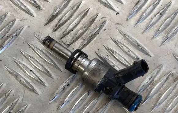 Audi A4 S4 B8 8K Fuel injector 306E036P 104390520