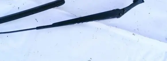 Opel Zafira B Front wiper blade arm 13145566